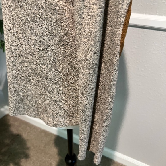 Stitch Fix Pink Clover Lightweight Pullover - Picture 2 of 4